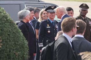 Trump returns home after 2-day visit to S. Korea
