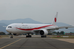 Japanese PM Takaichi visits S. Korea