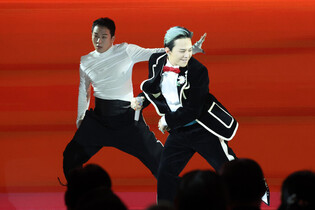 G-Dragon performs at APEC summit dinner