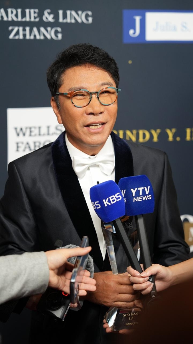 이수만, '아시안 명예의 전당'에 등재…"음악은 내 평생의 언어"