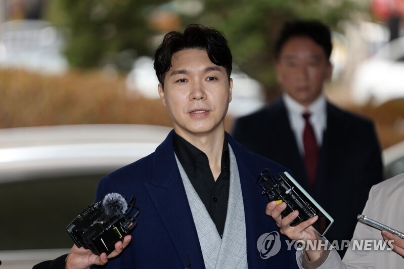 Entertainer Park Soo-hong cleared of blackmail allegations against food company