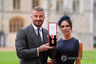 Beckham knighted to the tune of 'Golden'