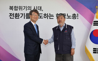 Presidential labor chief meets union leader