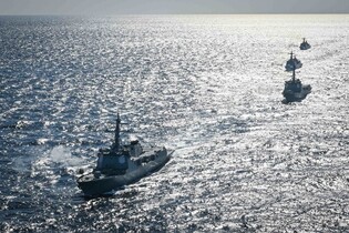 Navy's 1st fleet-level maneuver drills