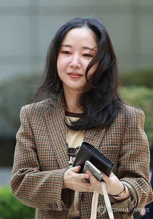 Ex-ADOR chief says she respects NewJeans' decision to return to their agency