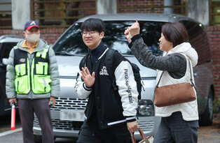 College entrance exam starts in S. Korea