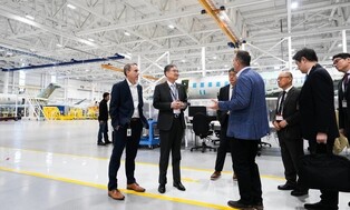 S. Korean FM visits Bombardier assembly plant in Toronto