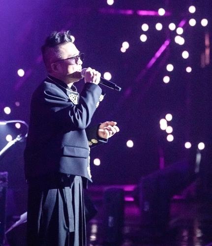 6년만에 돌아온 김건모 "멋지게 늙은 영감 돼 항상 여러분 곁에"