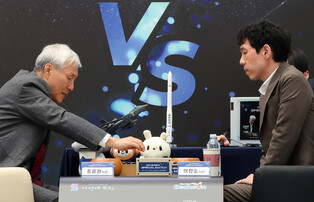 Go march between Cho Hoon-hyun, Lee Chang-ho