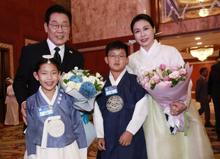 Lee meets S. Korean residents in Abu Dhabi