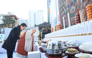 Memorial service for victims of industrial accidents