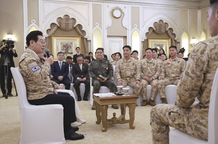 Lee encourages S. Korean troops stationed in UAE