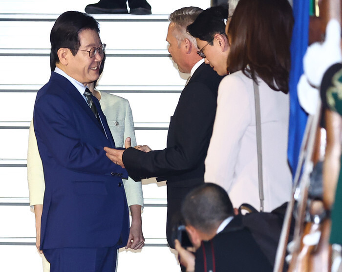 Lee arrives in Johannesburg to attend G20 summit