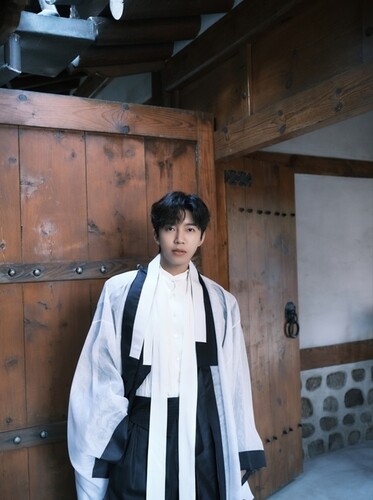 Lim Young-woong to release 2026 season’s greetings package 'Song of Time'