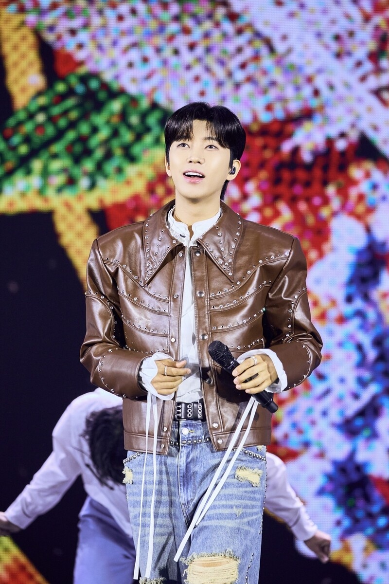 범선 탄 임영웅, 넘실댄 하늘빛 물결…"내 노래 여러분께 머물길"