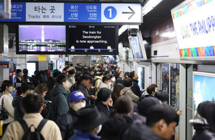 Subway workers' union starts work-to-rule action