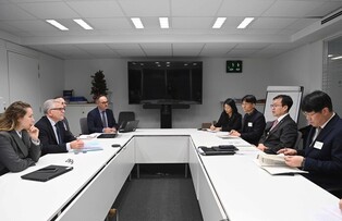 Trade minister meets EU tax official