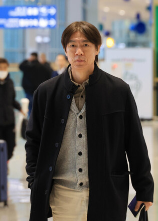 S. Korea football head coach leaves for Washington