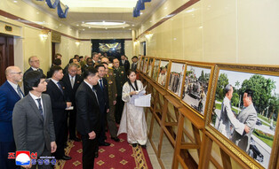 Exhibition on 75th anniv. of N. Korea-Vietnam diplomatic ties