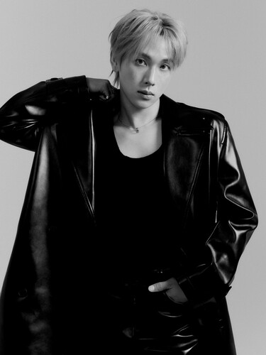 Singer-actor Yim Si-wan makes solo debut