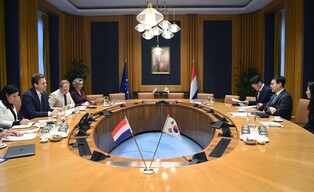 Trade minister meets Dutch minister
