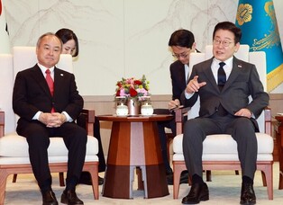 Lee meets SoftBank CEO