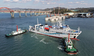 High school training vessel