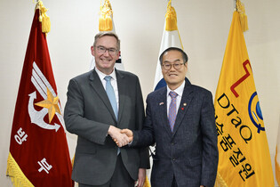 Arms agency head meets British envoy