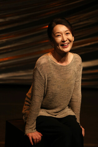 Renowned stage actress Yoon Seok-hwa dies at 69