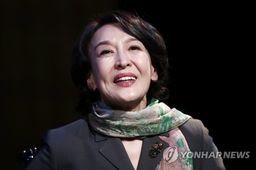 Veteran theater star Yoon Seok-hwa passes away from brain tumor