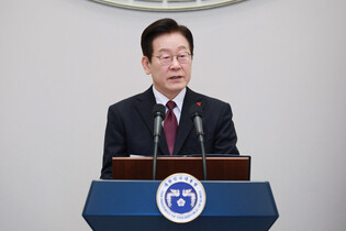 Lee meets representatives of senior citizens' body