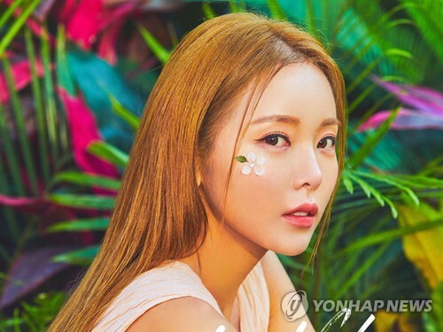 Hong Jin-young denies close ties with alleged illegal medical provider