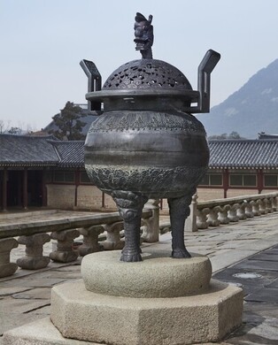 Lost incense burner lids at Gyeongbok Palace recreated, put on public display