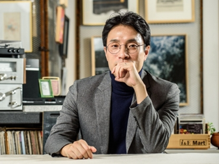 Top-notch music critic Kim Young-dae dies at 48