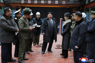 N. Korean leader inspects nuclear-powered submarine construction