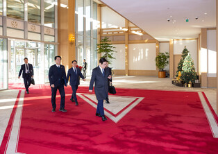 Presidential office's relocation to Cheong Wa Dae