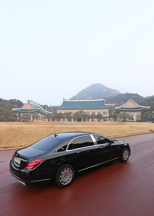 Lee begins working at Cheong Wa Dae