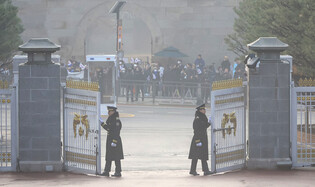 Lee begins working at Cheong Wa Dae