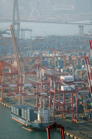 S. Korea's annual exports surpass US$700 bln for 1st time