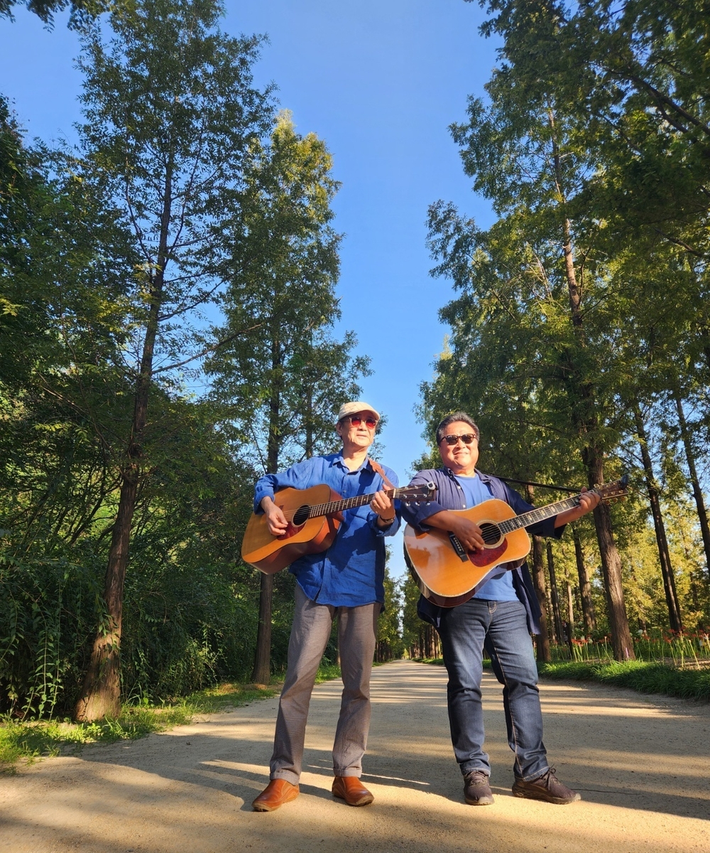 포크 듀오 해바라기, 12년 만의 신곡 '말속에 향기가 있어' 발매