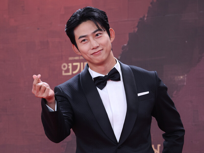 Red Carpet Photos from 2025 KBS Drama Awards (Part 1)