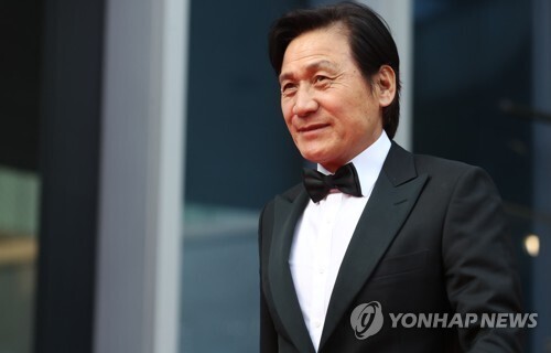 (LEAD) Beloved star Ahn Sung-ki, six-decade fixture of Korean cinema, dies at 74