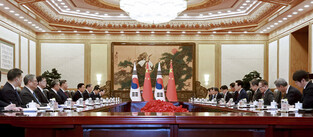 S. Korea-China summit talks in Beijing