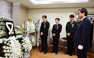 Funeral for film star Ahn Sung-ki