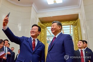 Lee activates Xiaomi smartphone gifted by Xi ahead of China visit