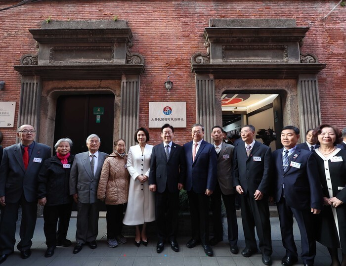 Lee visits ex-exile Korean gov't building in Shanghai