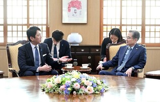 FM Cho discusses bilateral ties with Japan's ruling party policy chief