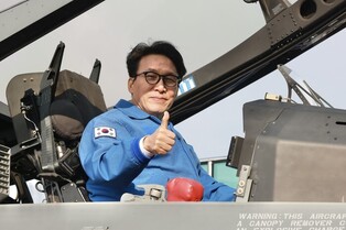 PM Kim visits aircraft manufacturer