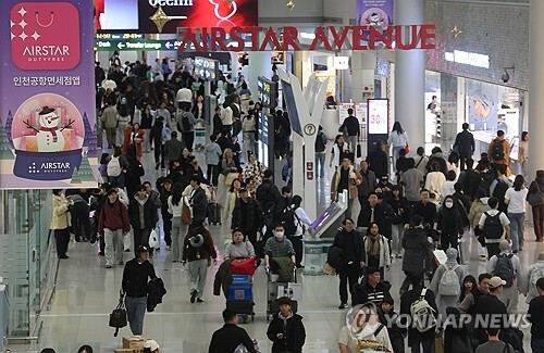 Air passenger traffic hits record high in 2025 on increased int'l travel