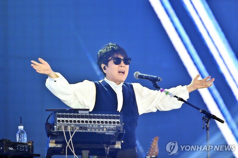 조용필 "하루종일 노래만 했으면"…故안성기 떠난날 부른 '친구여' 뭉클